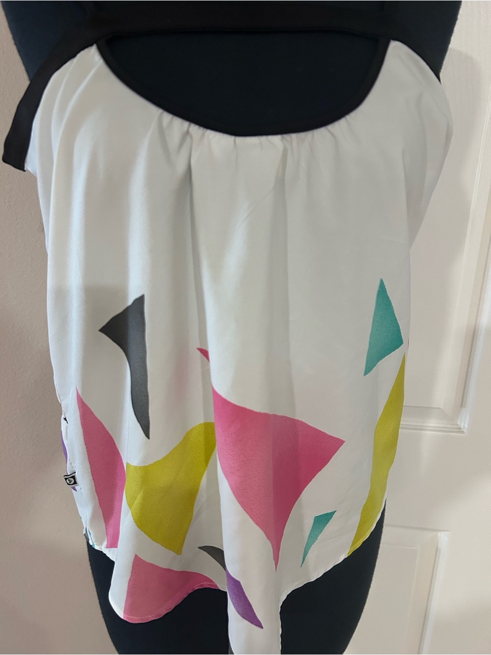 Women’s Cream Printed Flowy top with Pink & Yellow Accents Roxy brand Xl
